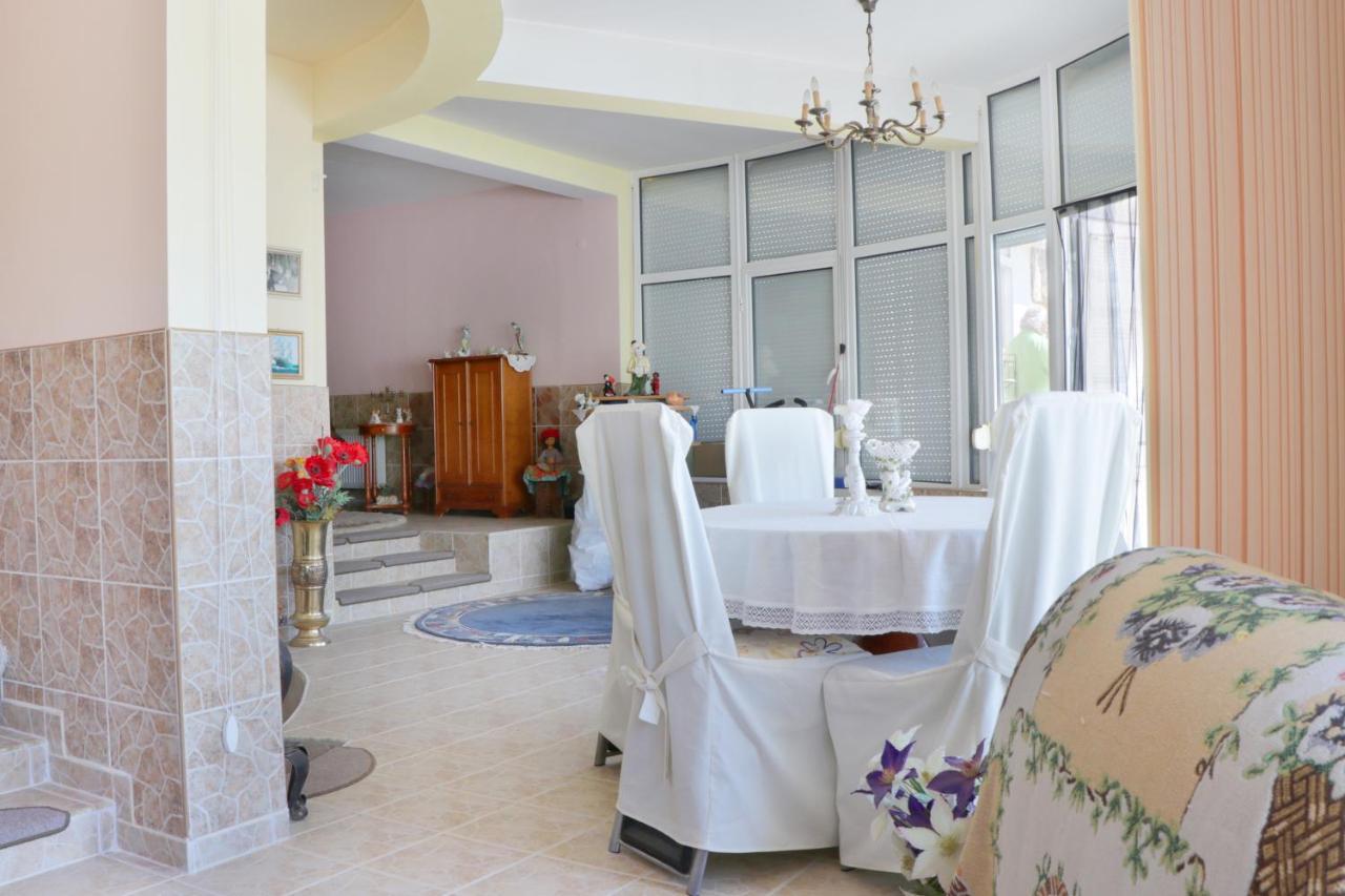 Villa Nora อัลเบนา ภายนอก รูปภาพ